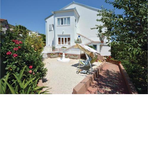 3 Bedroom Awesome Apartment In Marina