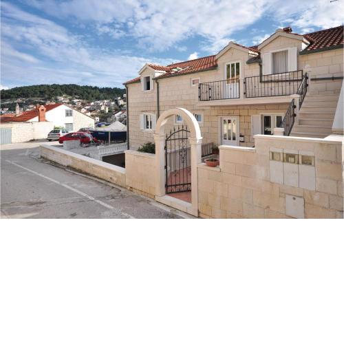 3 Bedroom Awesome Apartment In Pucisca