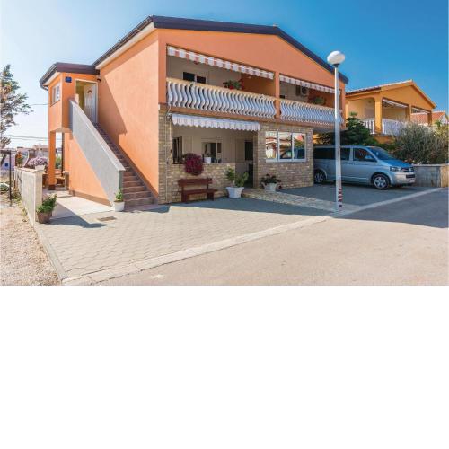 3 Bedroom Awesome Apartment In Vir