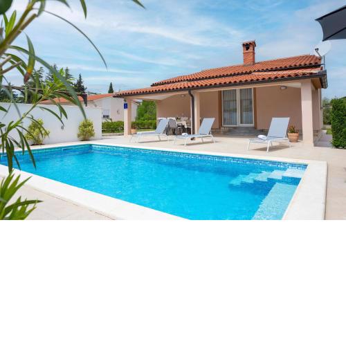 3 Bedroom Awesome Home In Fazana