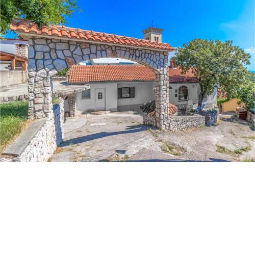 3 Bedroom Awesome Home In Praputnjak