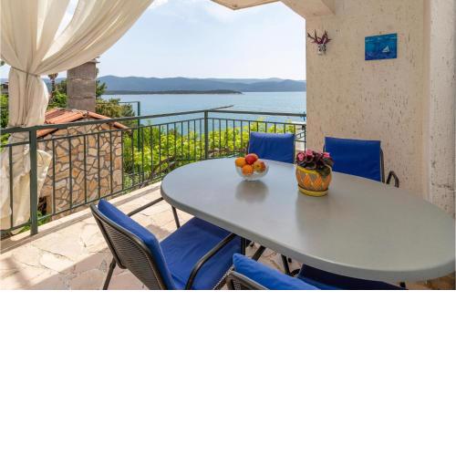 3 Bedroom Beautiful Apartment In Klek