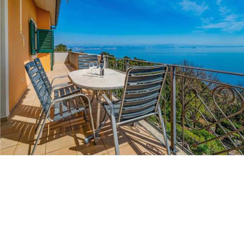 3 Bedroom Beautiful Apartment In Moscenicka Draga