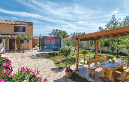 3 Bedroom Beautiful Home In Gajana