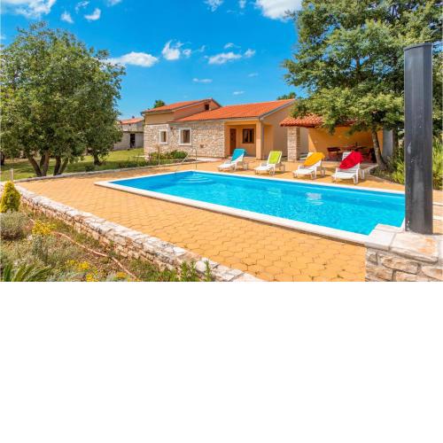 3 Bedroom Beautiful Home In Skicini