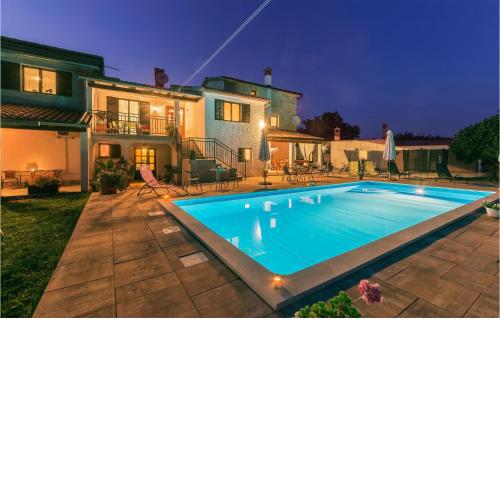 3 Bedroom Beautiful Home In Svetvincenat