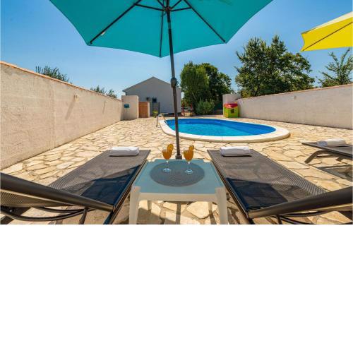 3 Bedroom Cozy Home In Podgradina
