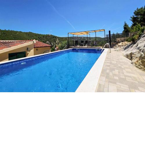 3 Bedroom Cozy Home In Skradin