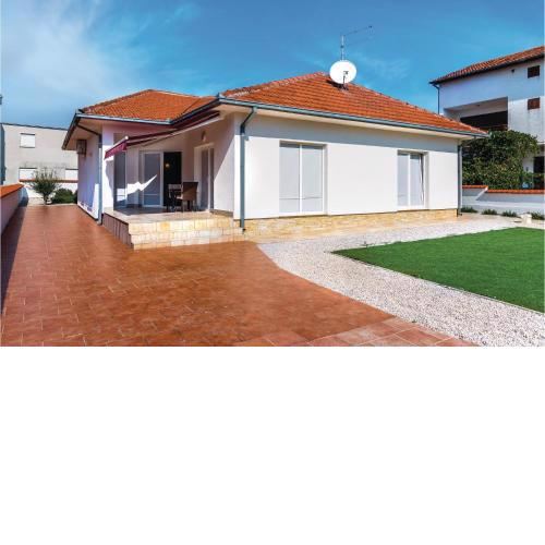 3 Bedroom Cozy Home In Vodice