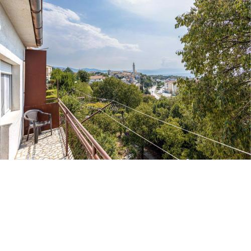 3 Bedroom Lovely Apartment In Novi Vinodolski