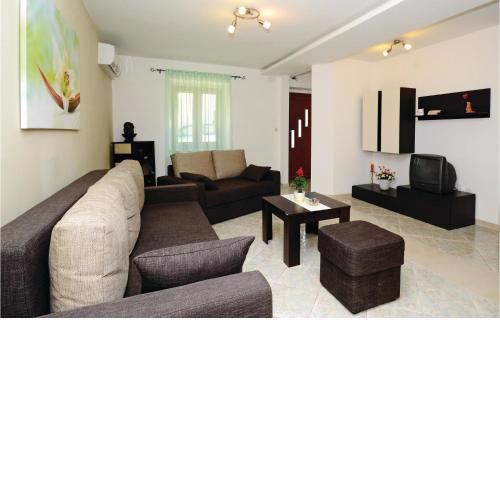 3 Bedroom Lovely Home In Kavran