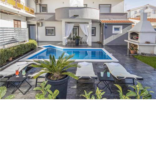 3 Bedroom Lovely Home In Vodice