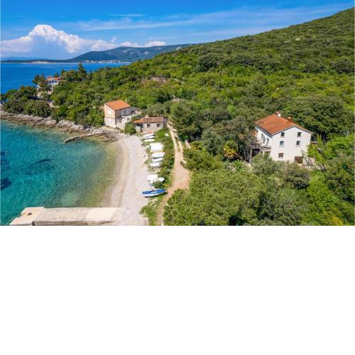 3 Bedroom Nice Apartment In Cres