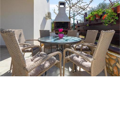 3 Bedroom Nice Home In Liznjan