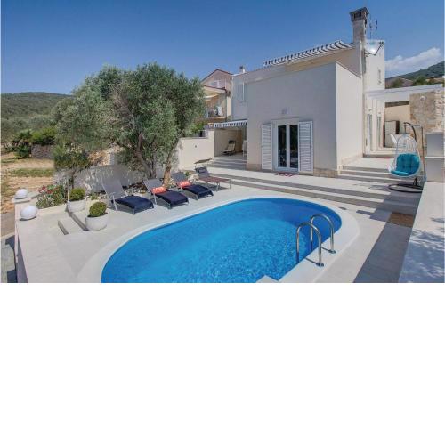 3 Bedroom Pet Friendly Home In Martinscica