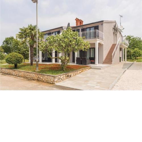 3 Bedroom Stunning Apartment In Porec