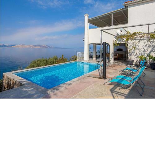 3 Bedroom Stunning Apartment In Sv,juraj