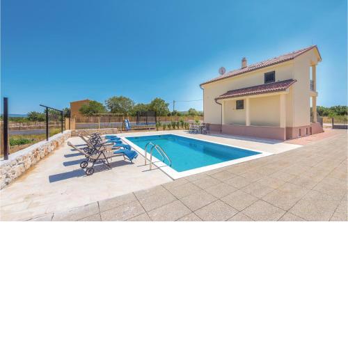 3 Bedroom Stunning Home In Pakovo Selo