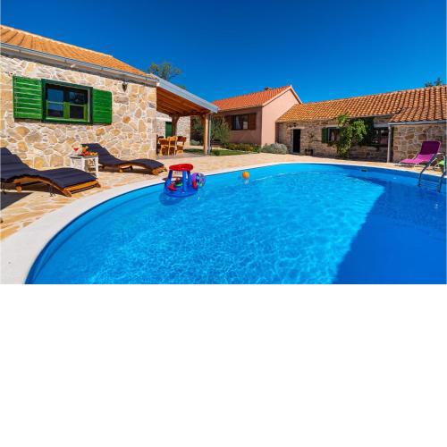 4 Bedroom Amazing Home In Benkovac