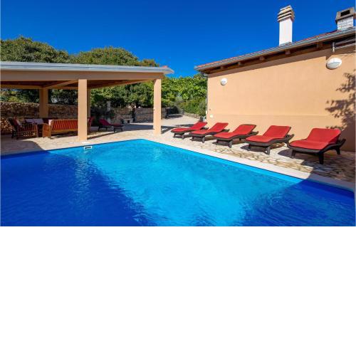 4 Bedroom Amazing Home In Garica