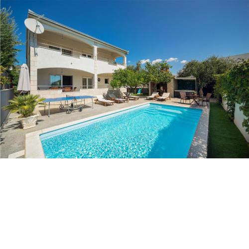 4 Bedroom Amazing Home In Kastel Novi
