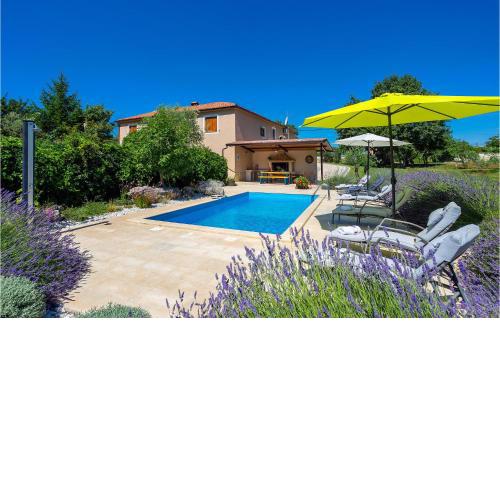 4 Bedroom Amazing Home In Zminj