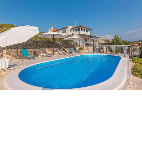 4 Bedroom Awesome Home In Primosten
