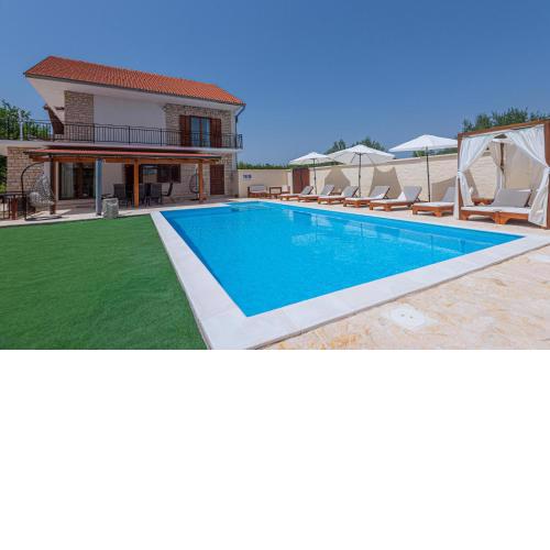 4 Bedroom Awesome Home In Sibenik