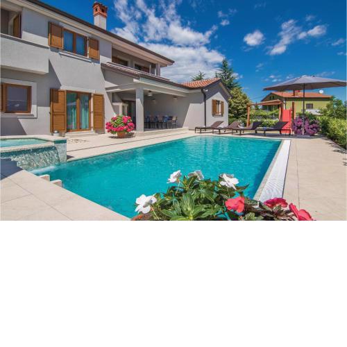 4 Bedroom Awesome Home In Trosti