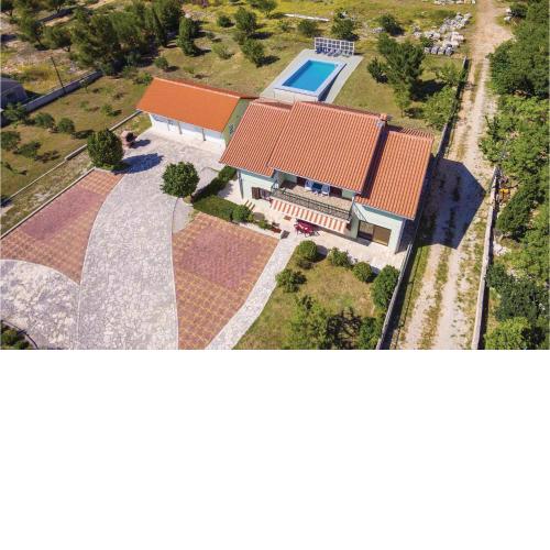 4 Bedroom Beautiful Home In Lisicic