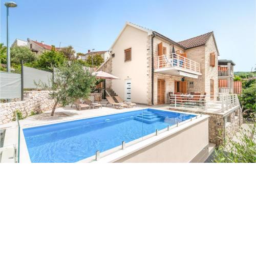 4 Bedroom Beautiful Home In Supetar