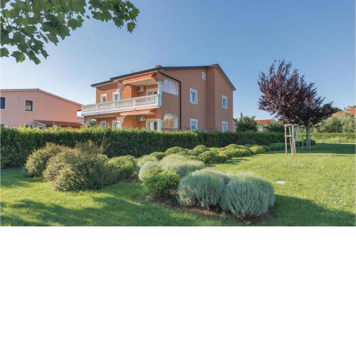 4 Bedroom Cozy Apartment In Vodnjan