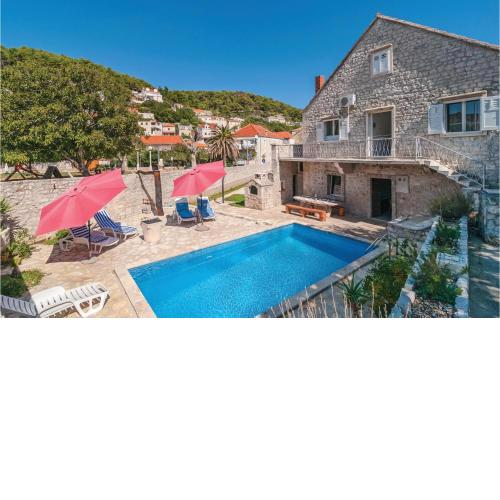 4 Bedroom Cozy Home In Pucisca