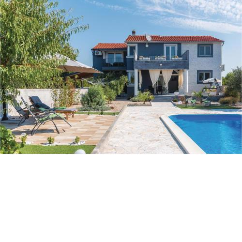4 Bedroom Cozy Home In Skradin-Dubravice