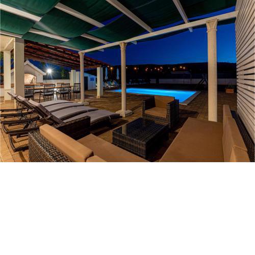4 Bedroom Gorgeous Home In Dubrava