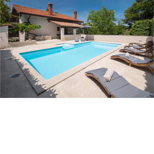 4 Bedroom Gorgeous Home In Katun Lindarski