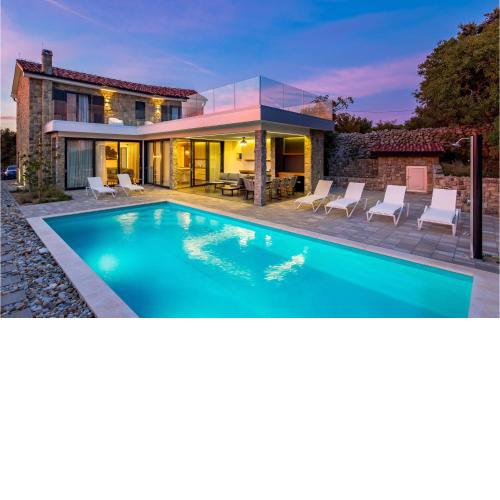 4 Bedroom Gorgeous Home In Lun