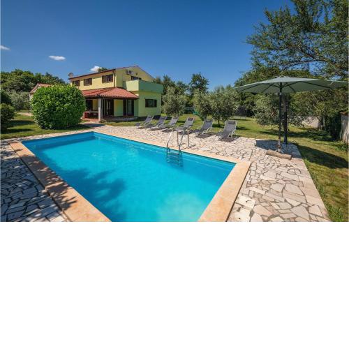 4 Bedroom Gorgeous Home In Pavicini