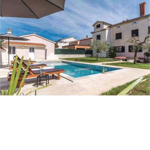 4 Bedroom Lovely Apartment In Stinjan