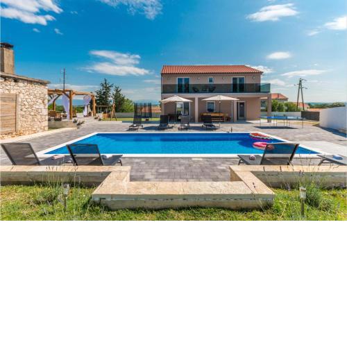 4 Bedroom Lovely Home In Donje Rastane