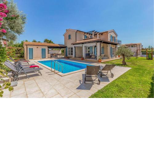 4 Bedroom Lovely Home In Fazana