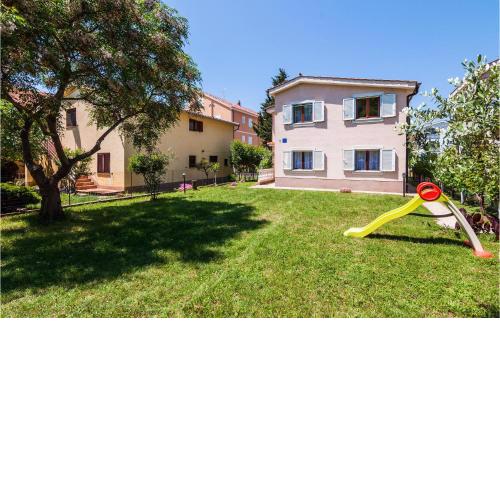4 Bedroom Lovely Home In Privlaka