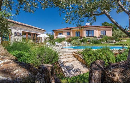 4 Bedroom Nice Home In Buje