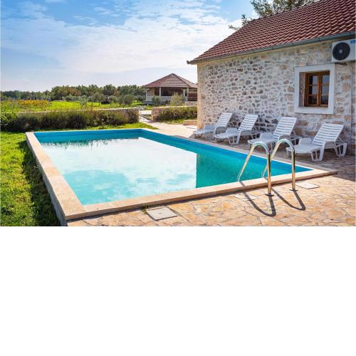 4 Bedroom Nice Home In Lisane Tinjske