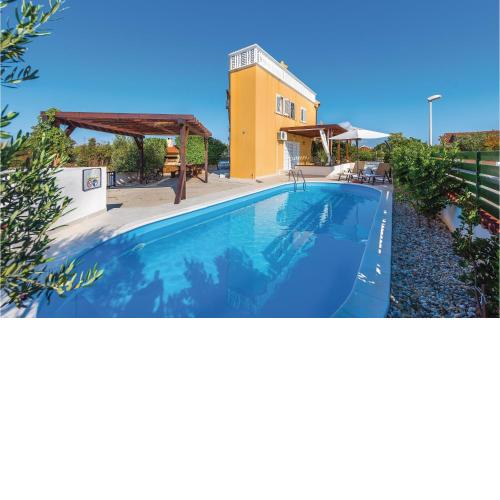 4 Bedroom Stunning Home In Jadrija