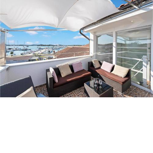 4 Bedroom Stunning Home In Murter