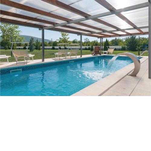 4 Bedroom Stunning Home In Neoric
