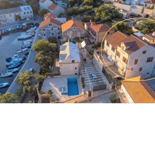 4 bedrooms seafront Villa LAURUS with heated pool for up to 8 people