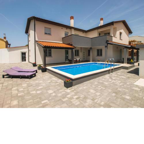 4 Stars Apartments-Pikula