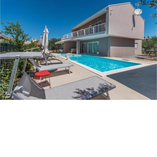 5 Bedroom Amazing Home In Kakma
